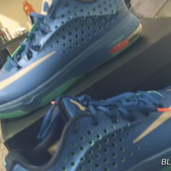 Nike KD Zooms - Picture 4 of 7